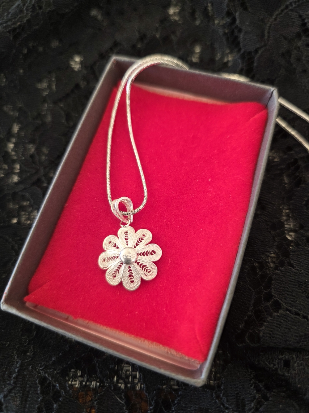 Vintage  Silver Floral Filigree Pendant Necklace - Silver